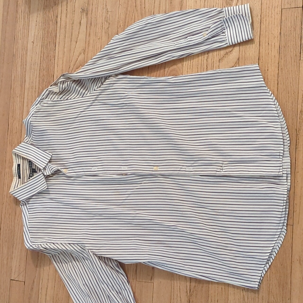 Men's modern fit Express button-down shirt with purple stripes size large